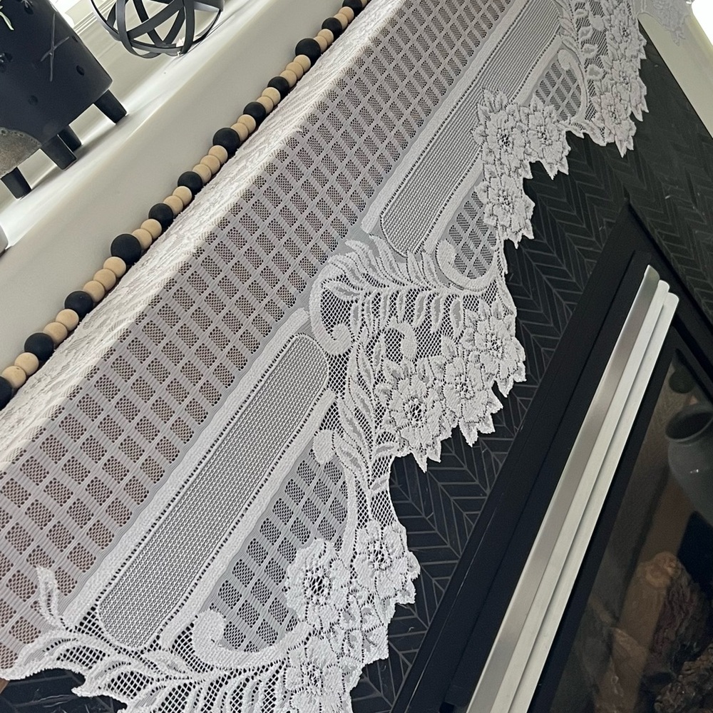 Chic White Floral Lace Runner